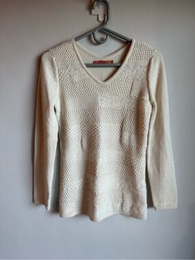 Baby Alpaca wool cream v-neck sweater by Kuna